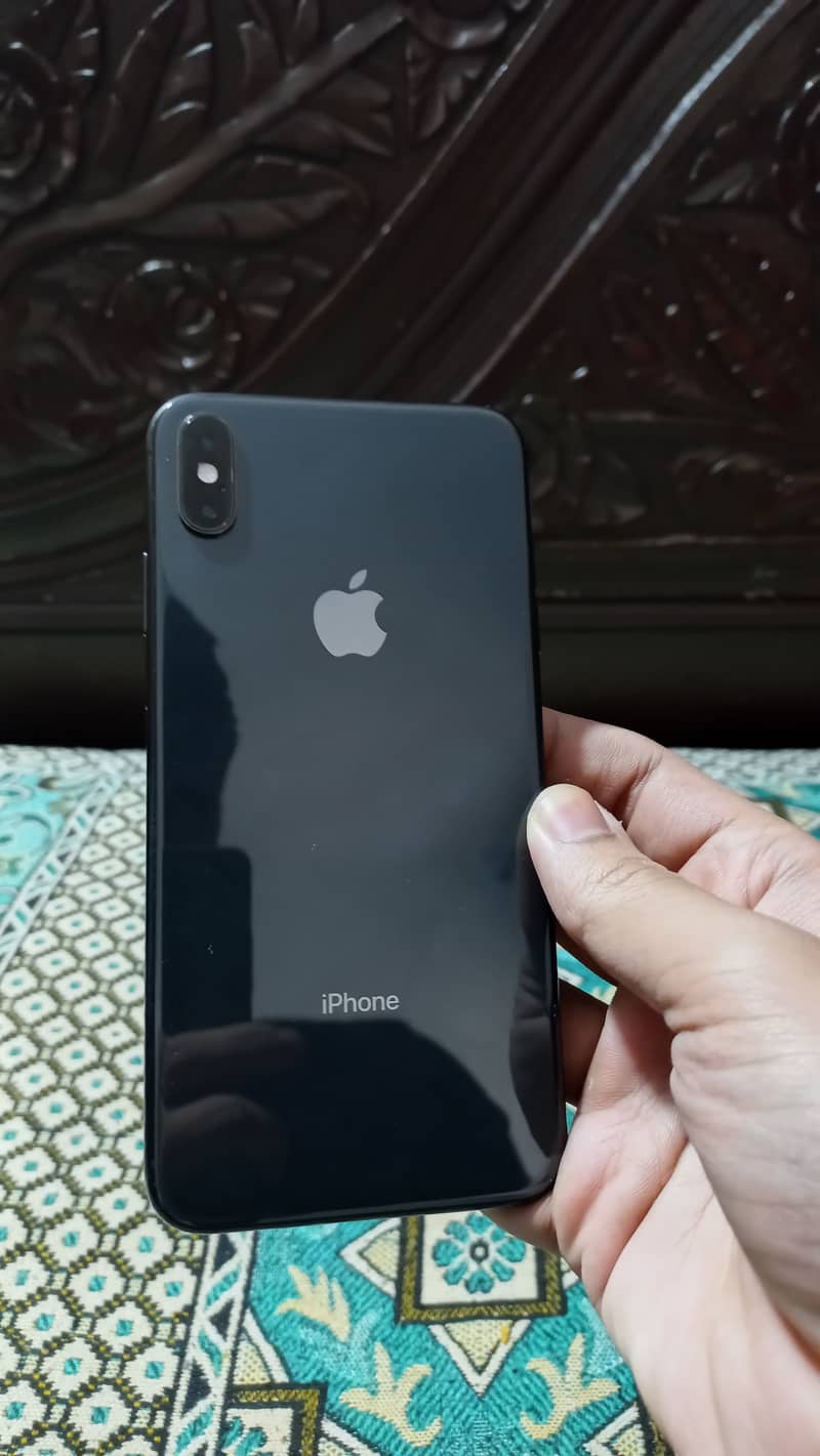 Apple iPhone XS Max 3