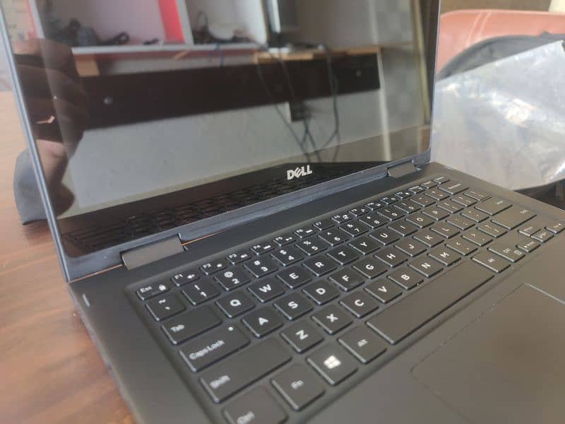 Dell Latitude 3390 1