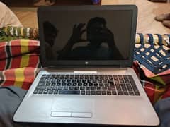 HP laptop 8GB ram & 500GB hard with charger 10/10