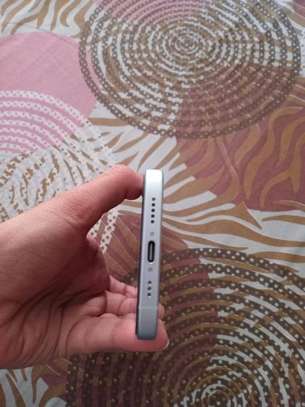 Iphone 15 128 GB Non PTA Factory Unlock 5