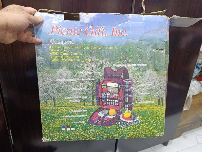 Amazing Picnic black pack with insulation and dinning utensils 20000 1