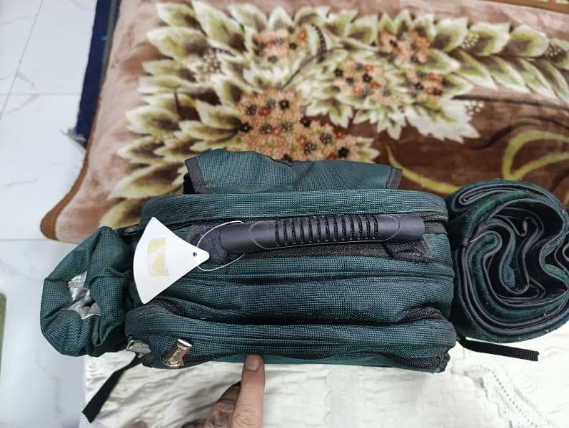 Amazing Picnic black pack with insulation and dinning utensils 20000 2