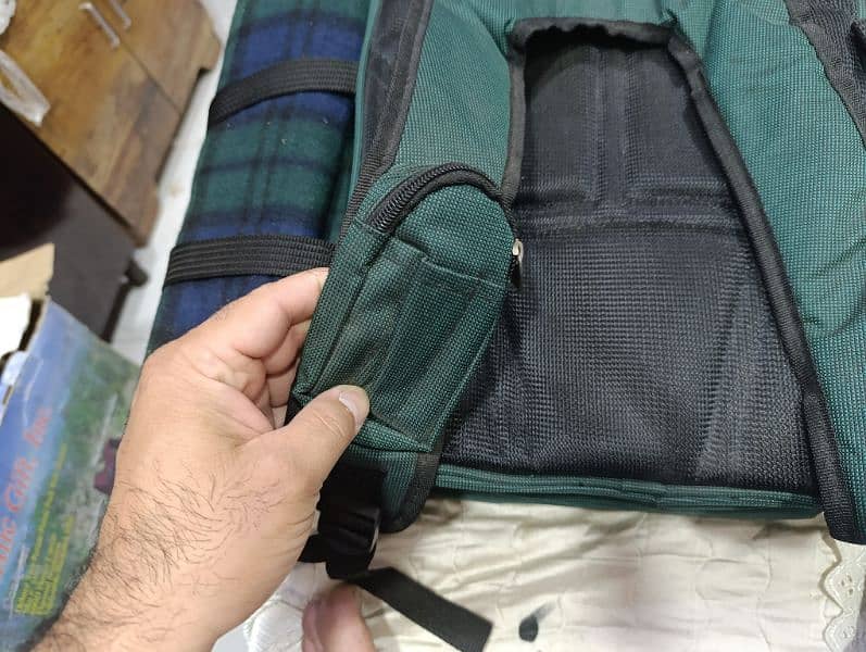 Amazing Picnic black pack with insulation and dinning utensils 20000 4