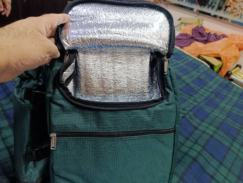 Amazing Picnic black pack with insulation and dinning utensils 20000 6