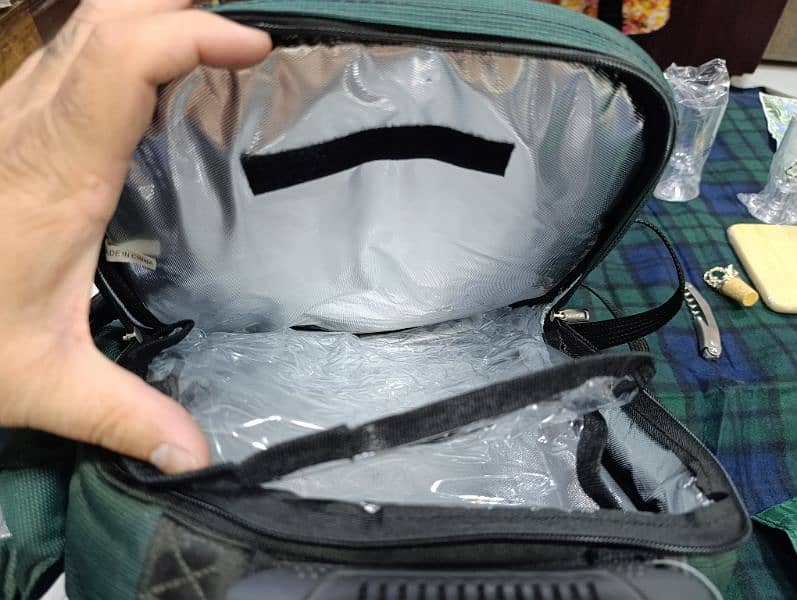 Amazing Picnic black pack with insulation and dinning utensils 20000 10