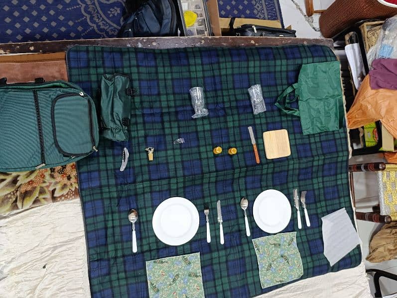 Amazing Picnic black pack with insulation and dinning utensils 20000 14