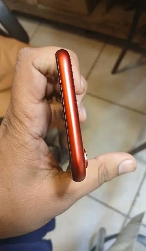 iPhone XR  64GB 4