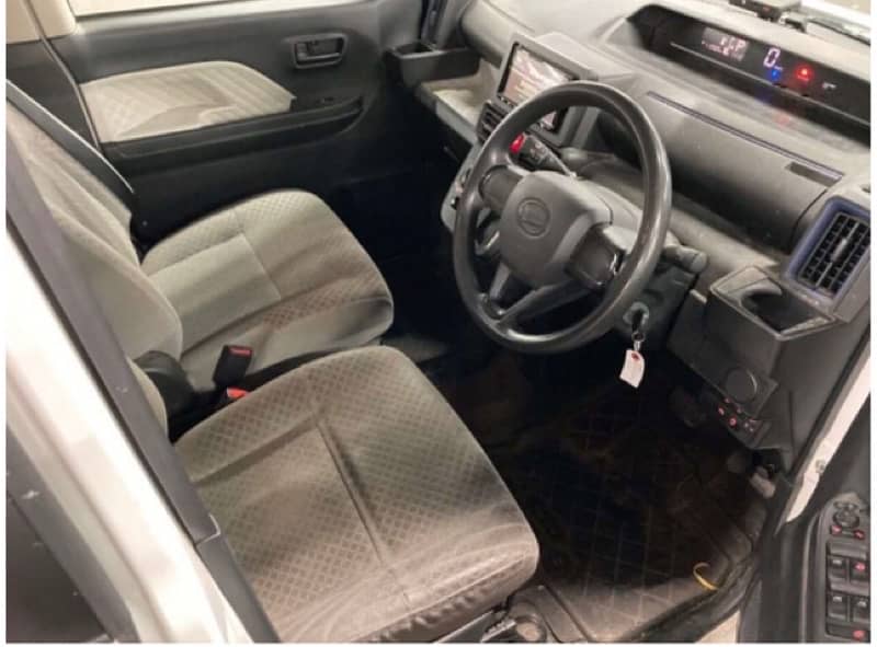 Daihatsu Tanto 2025 11