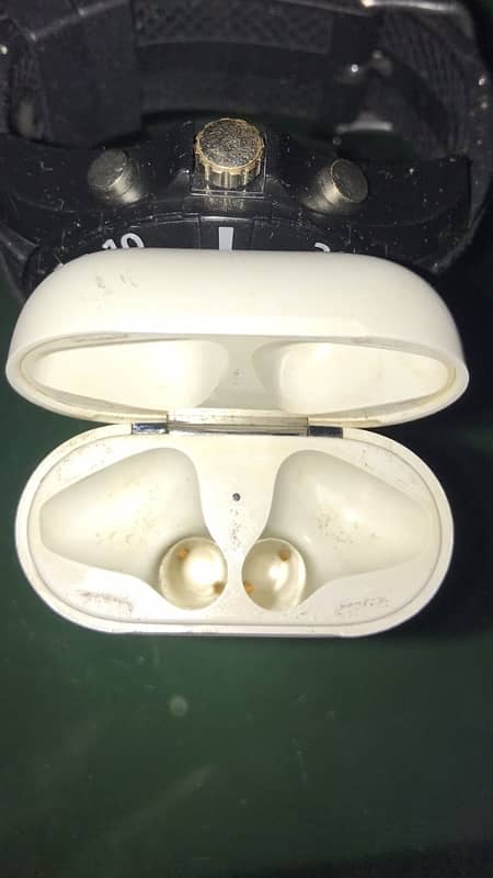 Original AirPod Gen1 Case. Model A1601. 3