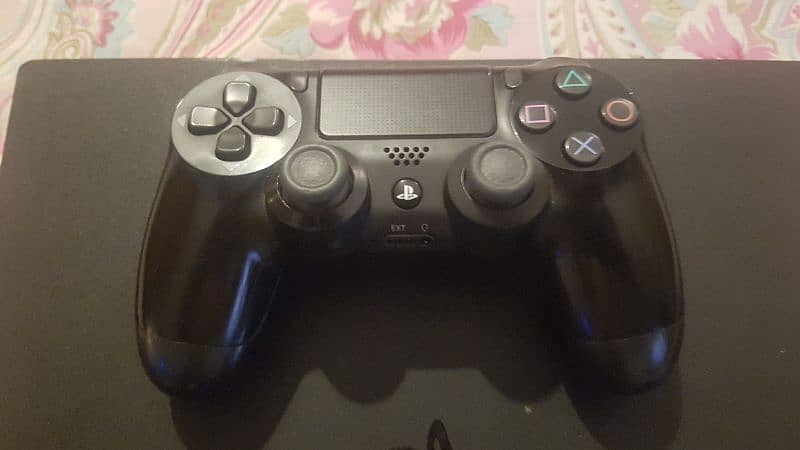 Ps4 pro sale good condition two games 3