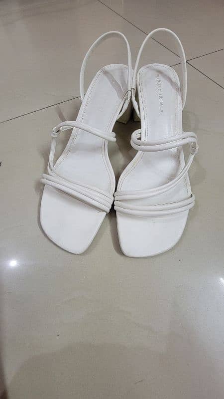 Pullandbear white block heels 1