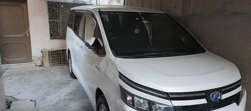 Toyota Voxy 2016 0