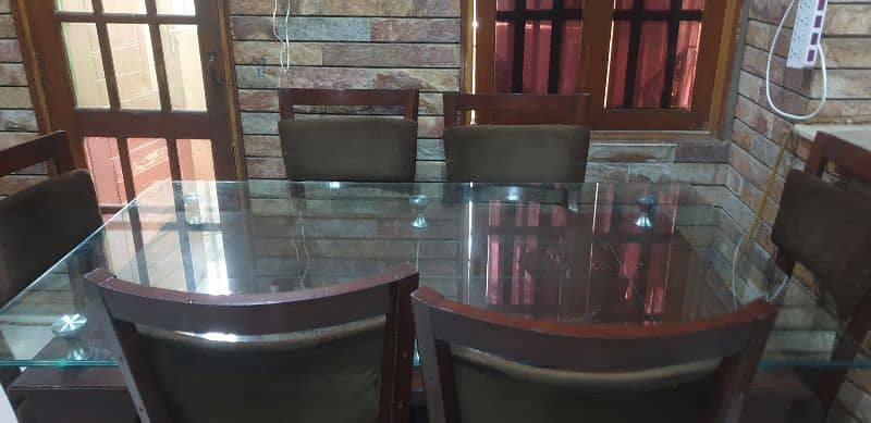 Dining table 6 seater Just like new 0