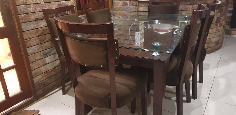 Dining table 6 seater Just like new 2