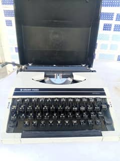 typewriter silver Reed manual