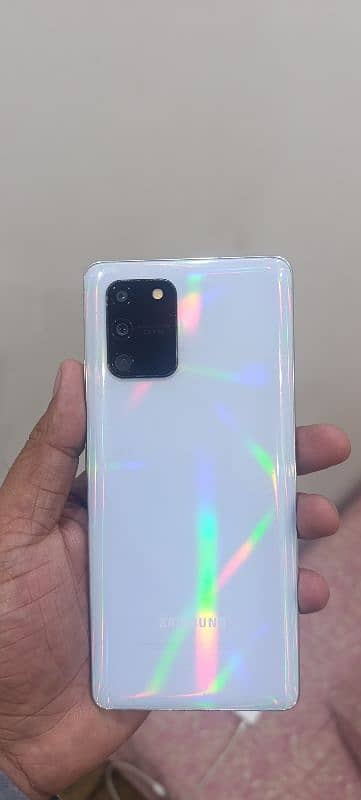 Samsung S10 light 2