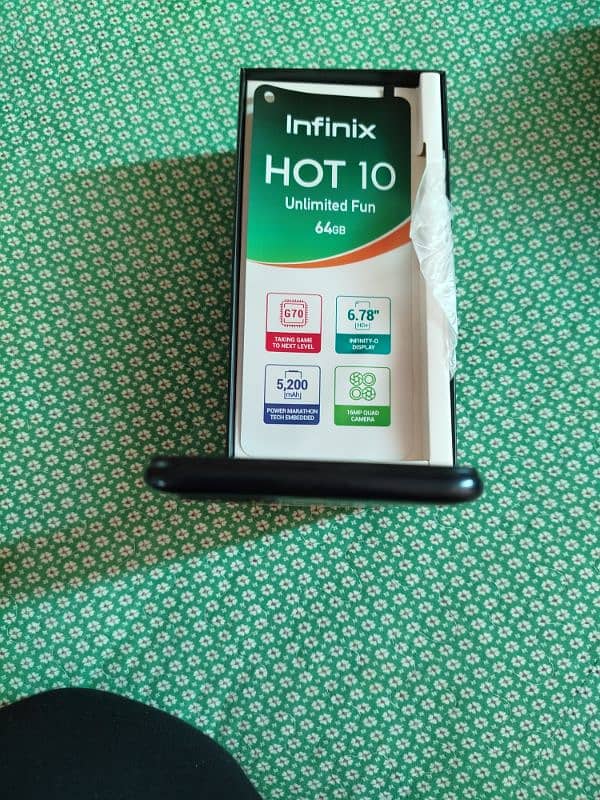 INFINIX HOT 10 (4 GB 64) 1