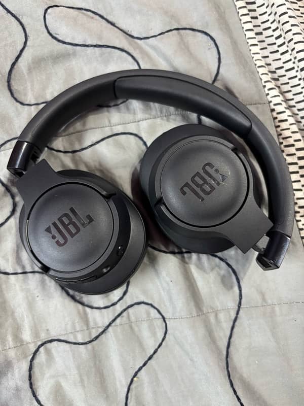 JBL TUNE 760NC 1