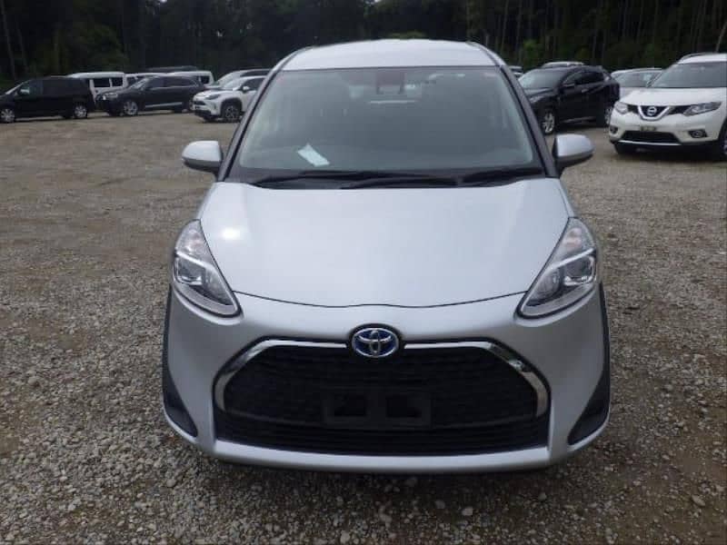 Toyota Sienta 2024 1