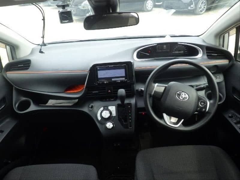 Toyota Sienta 2024 9