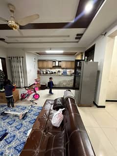 Portion for rent location ayub calony 2bed tv loung dariwng room kitchen 3bath Pani bijli gass sab available