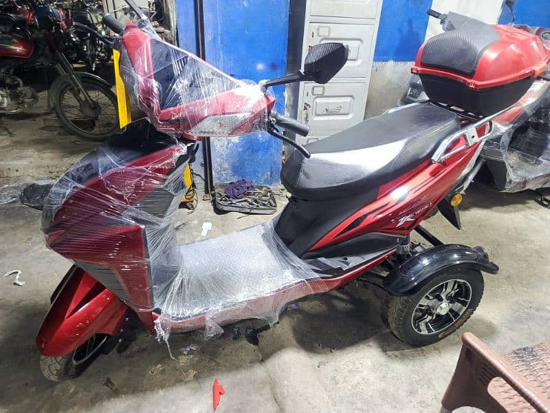 scooties available different models contact at 03004142432 15