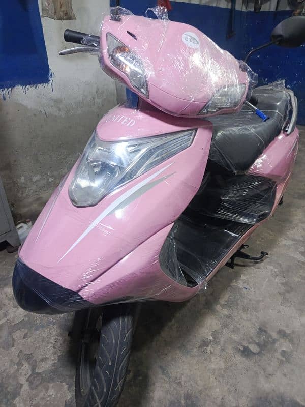 united 100cc scooty available contact at mobile# 03004142432 18