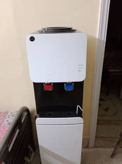 PEL DISPENSER IN GOOD CONDITION