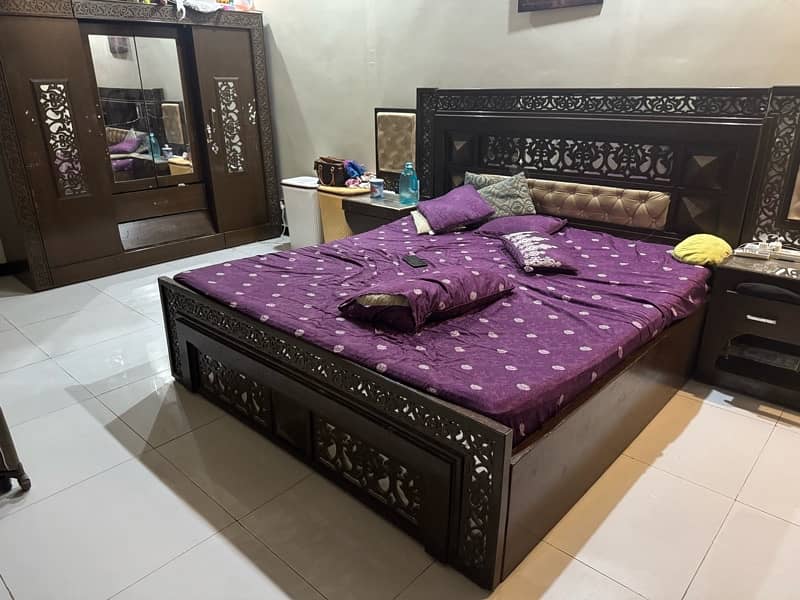 bed Set with Dresser in Lasani Wood 1