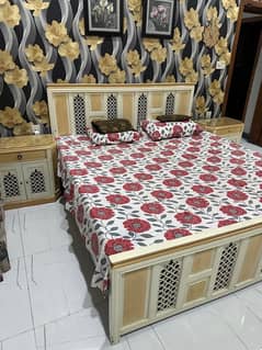 Deco Paint Bed Set at a very reasonable price