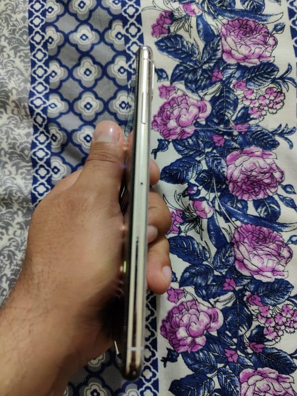 iPhone XS Max 512 GB factory unlocked 2 months sim time 2