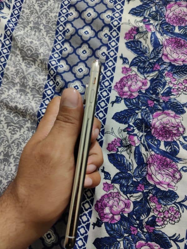 iPhone XS Max 512 GB factory unlocked 2 months sim time 5