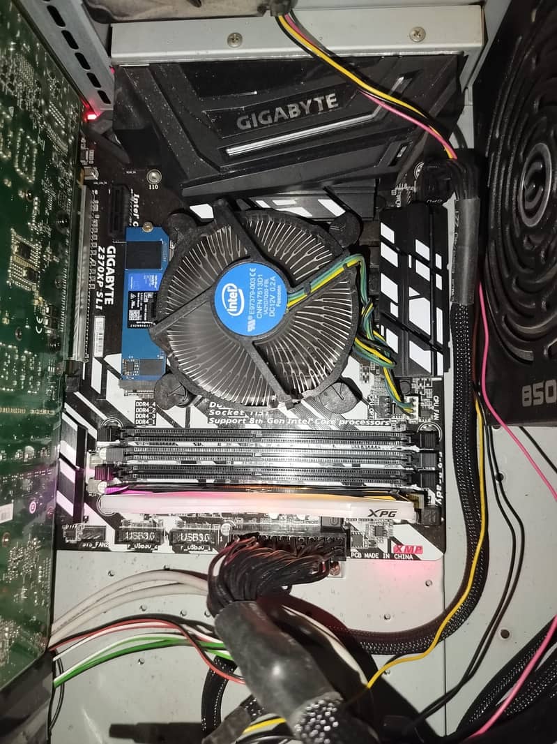 Intel Core i5 8th Generation / 8GB DDR4 (RGB) / 250GB M-2 1