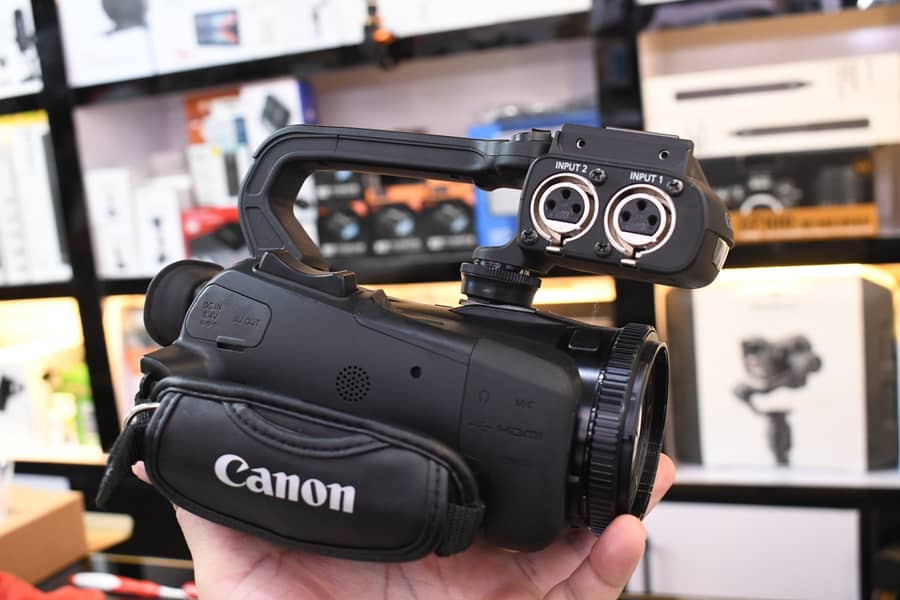 Canon XA20 Handy Camcorder 3