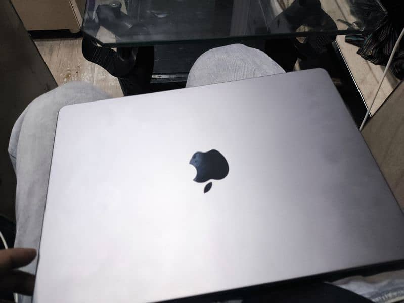 i7 i9 M1 M2 M3 Apple MacBook Pro air qty available 0