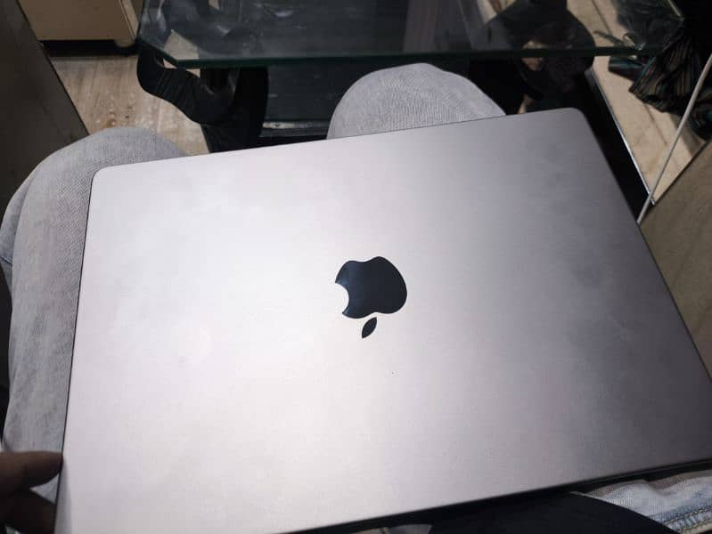 i7 i9 M1 M2 M3 Apple MacBook Pro air qty available 1