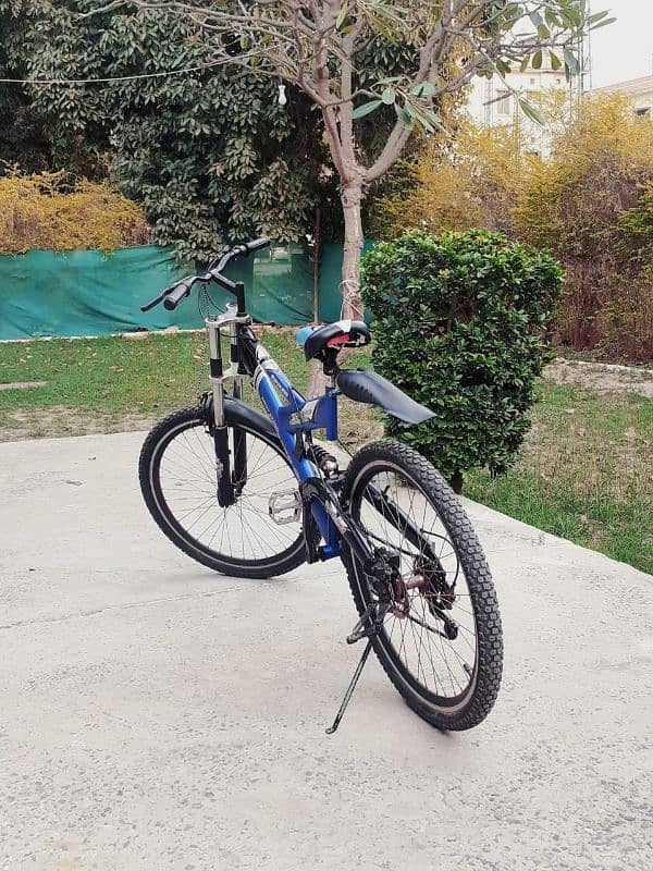 Chicago mountain-super bike with gears and disc in very good condition 1