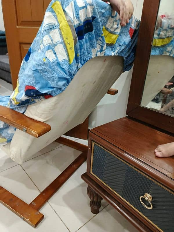 purchased from habit good quality of chair 3