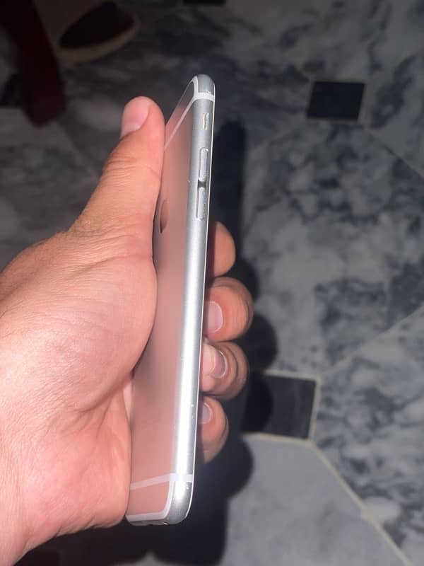 iphone 6 10/10 condition 3