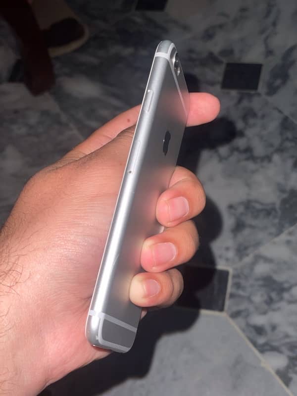 iphone 6 10/10 condition 5