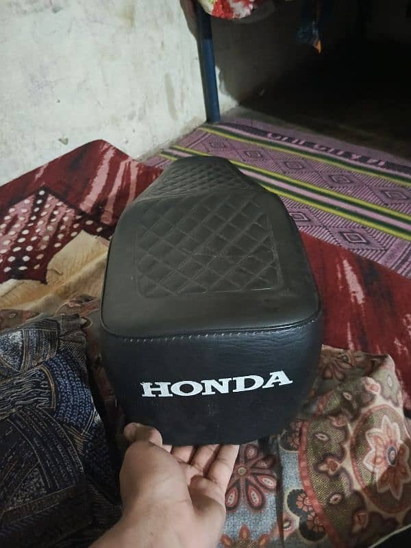 Honda 125 2025 seat 5