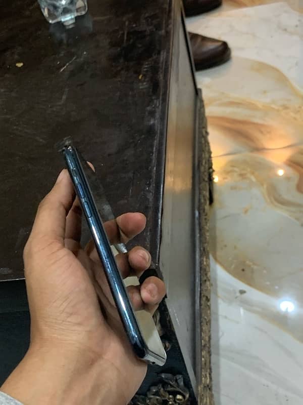 Iphone 11 pro PTA 3