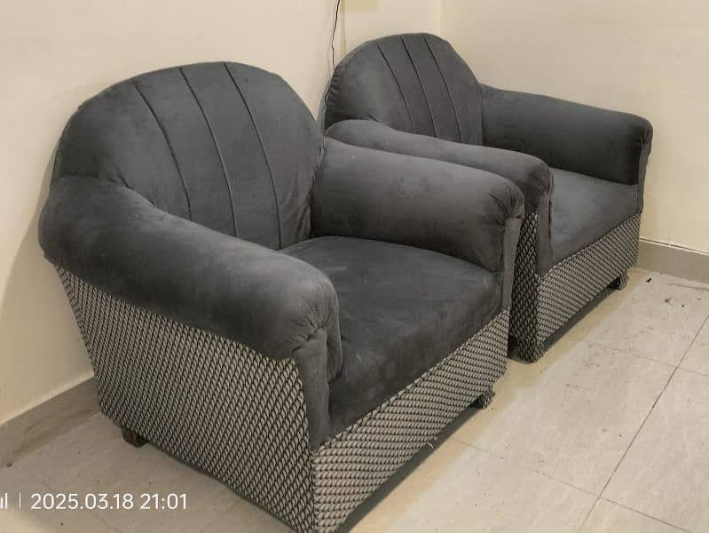 5 seated sofa urgent sale 2