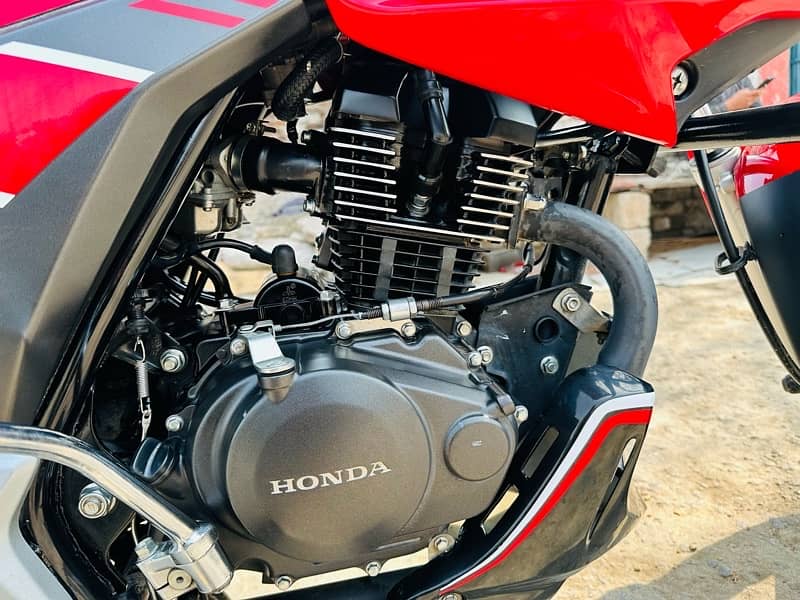 Honda CB 150F 6