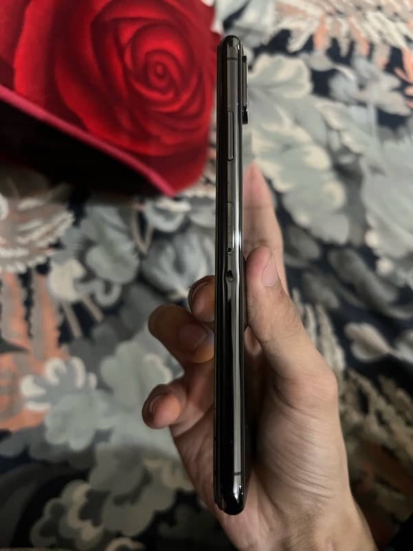 IPHONE XS MAX 256GB 7