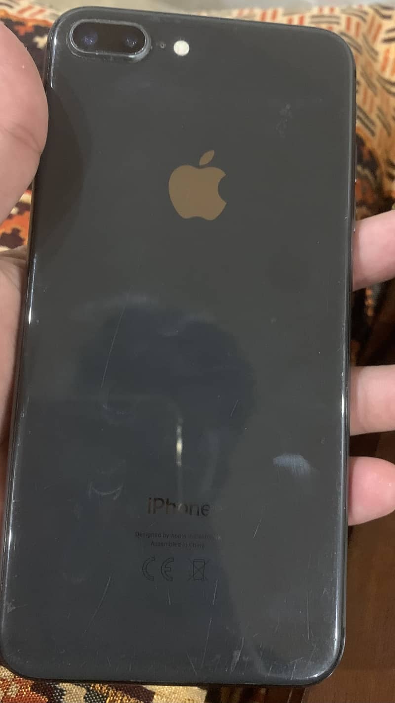 Apple iPhone 8 Plus 3