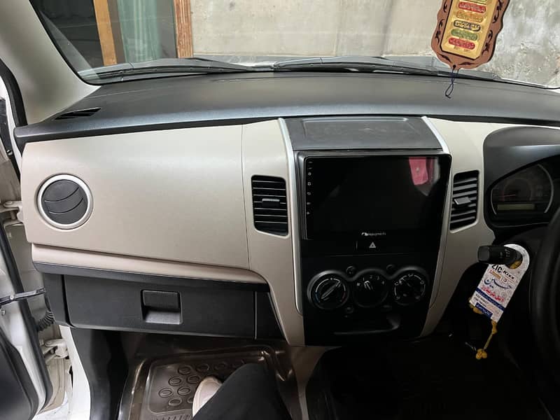 Suzuki Wagon R 2018 10