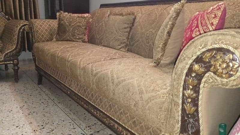 Chiniot style sofa set with dewan and table set 14