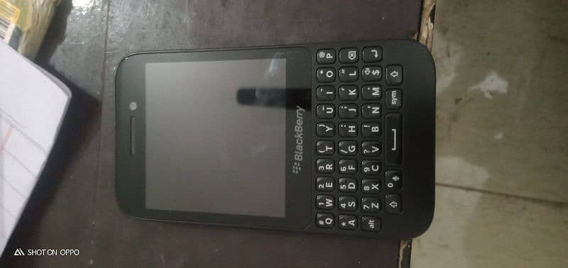 Blackberry Q5 10 by 10 0