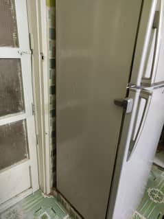 TOSHIBA REFRIGERATOR WITH FREEZER